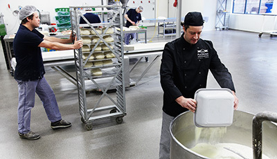 Foto gekruid worstenbrood gehakt